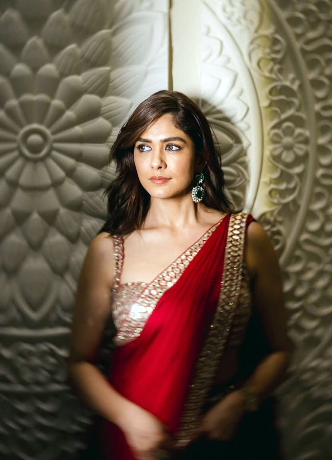 Mrunal_20Thakur_20_2810_29.jpg 10