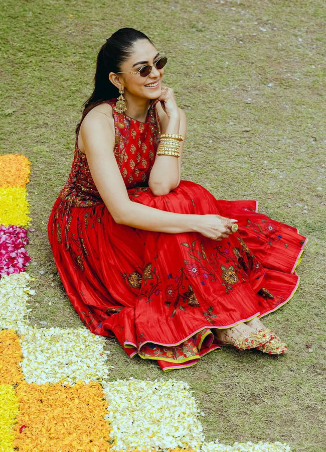Mrunal_20Thakur_20_286_29.jpg 6