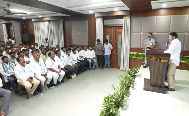 YS-Jagan-Meeting-With-rampachodavaram.jpg
