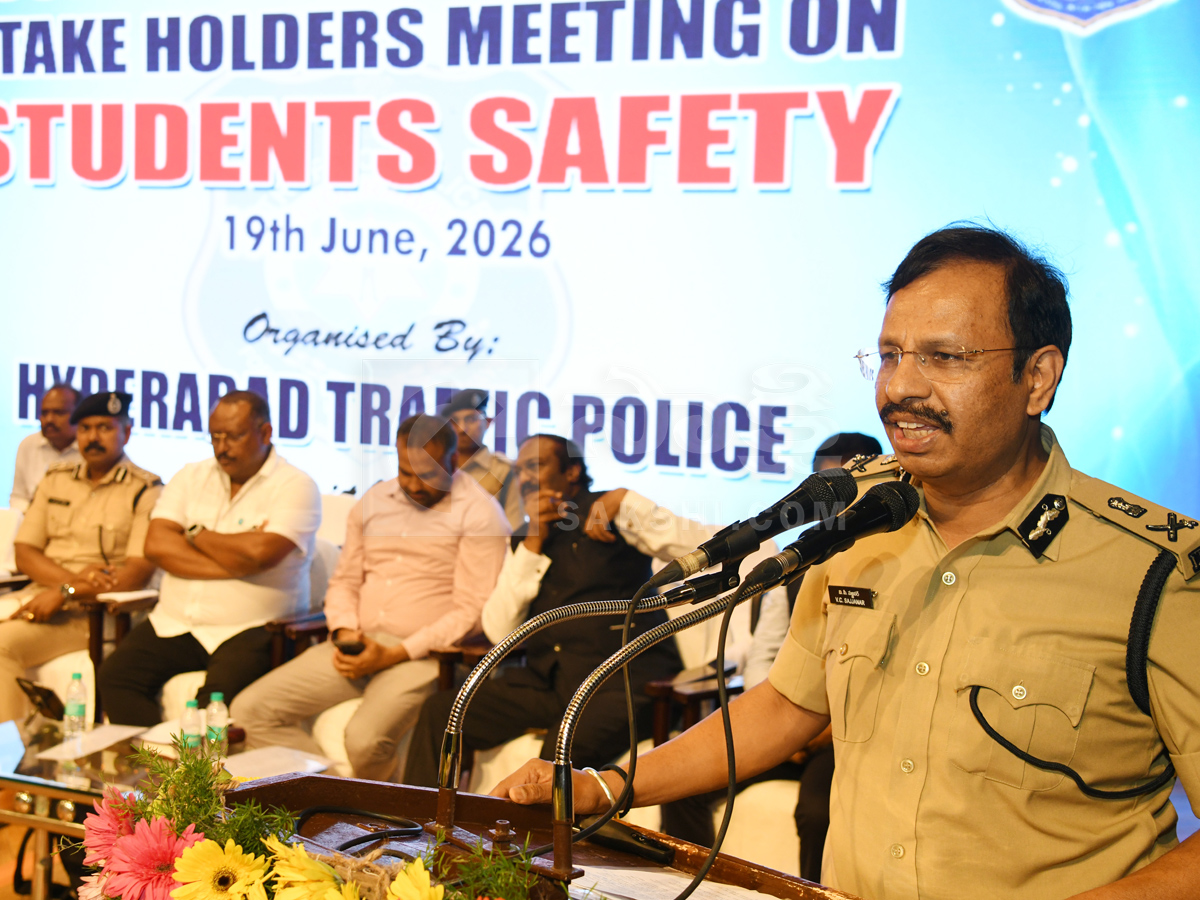 CP_20sajjanar_20warning_20on_20Minor_20Driving_20safe_20school_20envinronment_20in_20Hyderabad_20Photos_20_2815_29.jpg 15