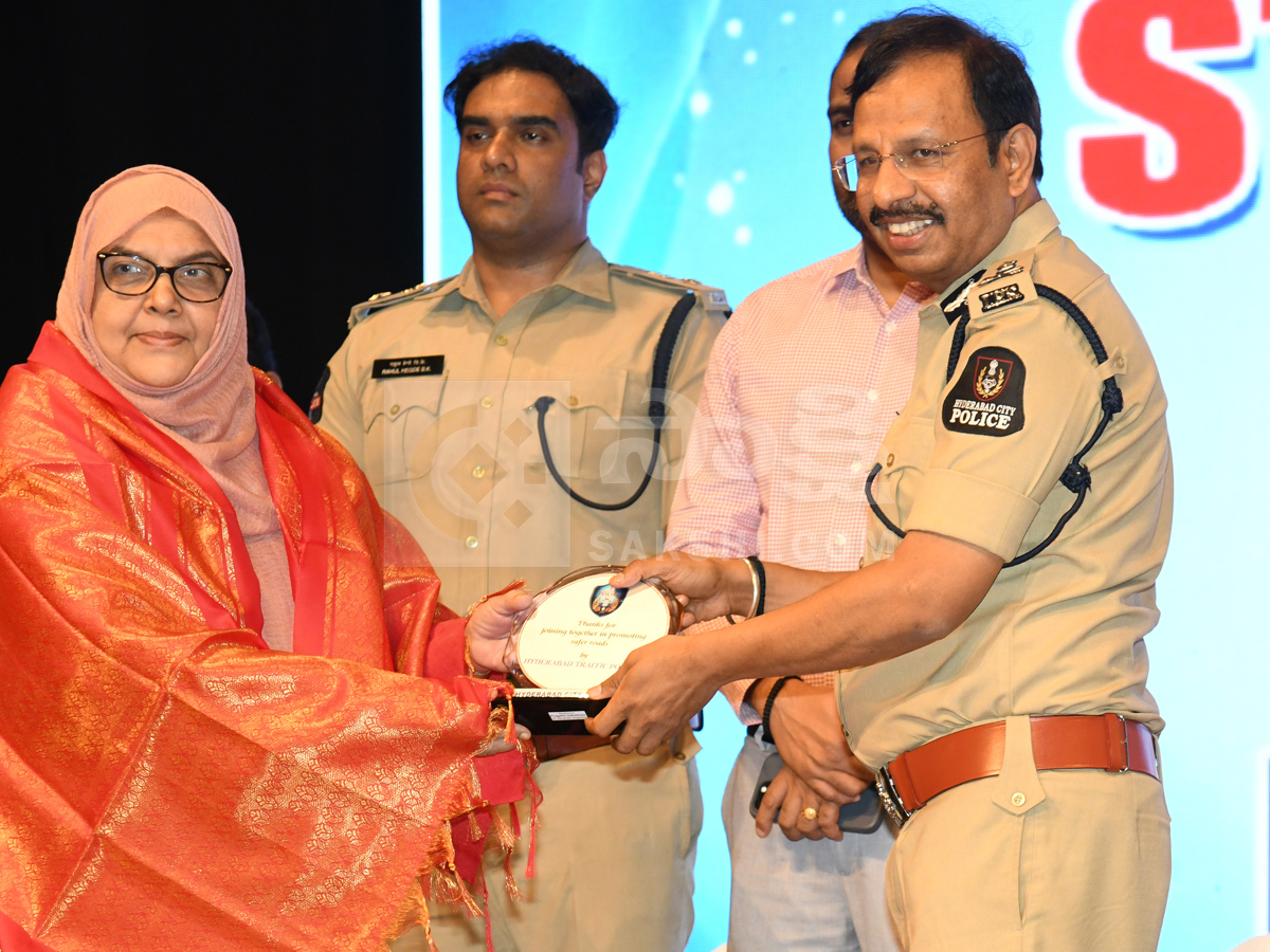 CP_20sajjanar_20warning_20on_20Minor_20Driving_20safe_20school_20envinronment_20in_20Hyderabad_20Photos_20_289_29.jpg 9