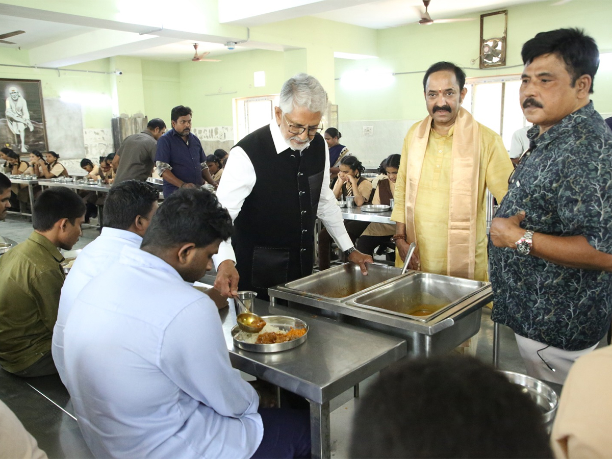 Murali_20Mohan_20Celebrated_20his_2061st_20Wedding_20Anniversary__20_2813_29.jpg 13