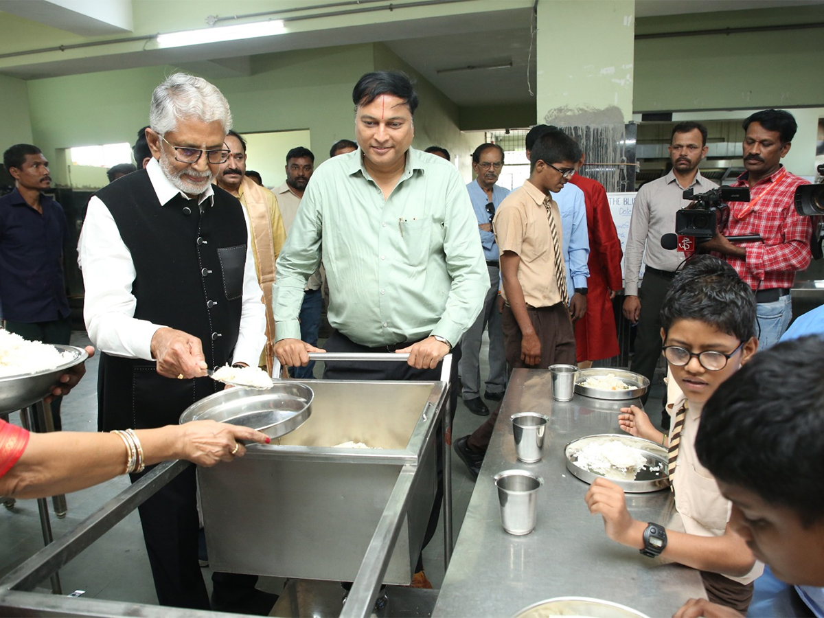 Murali_20Mohan_20Celebrated_20his_2061st_20Wedding_20Anniversary__20_281_29.jpg 1