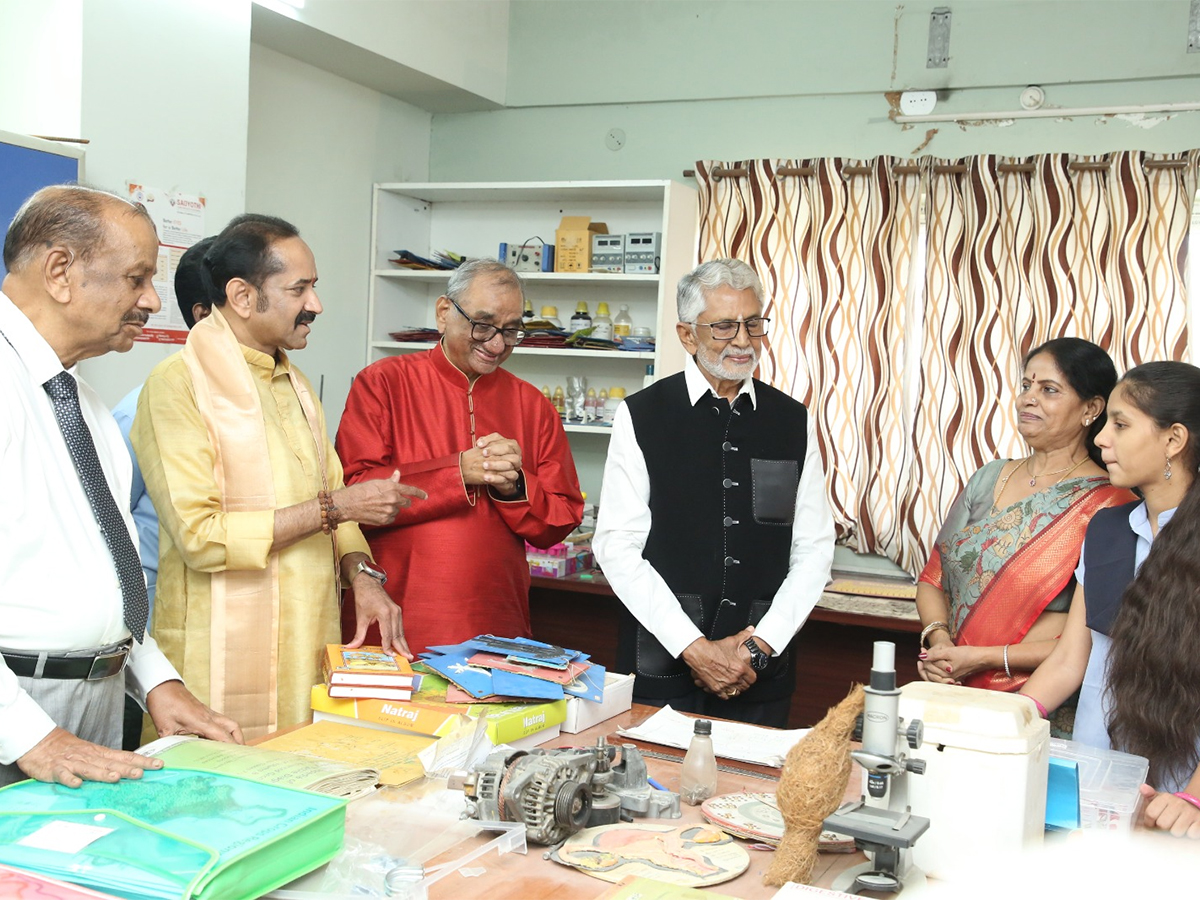 Murali_20Mohan_20Celebrated_20his_2061st_20Wedding_20Anniversary__20_283_29.jpg 3
