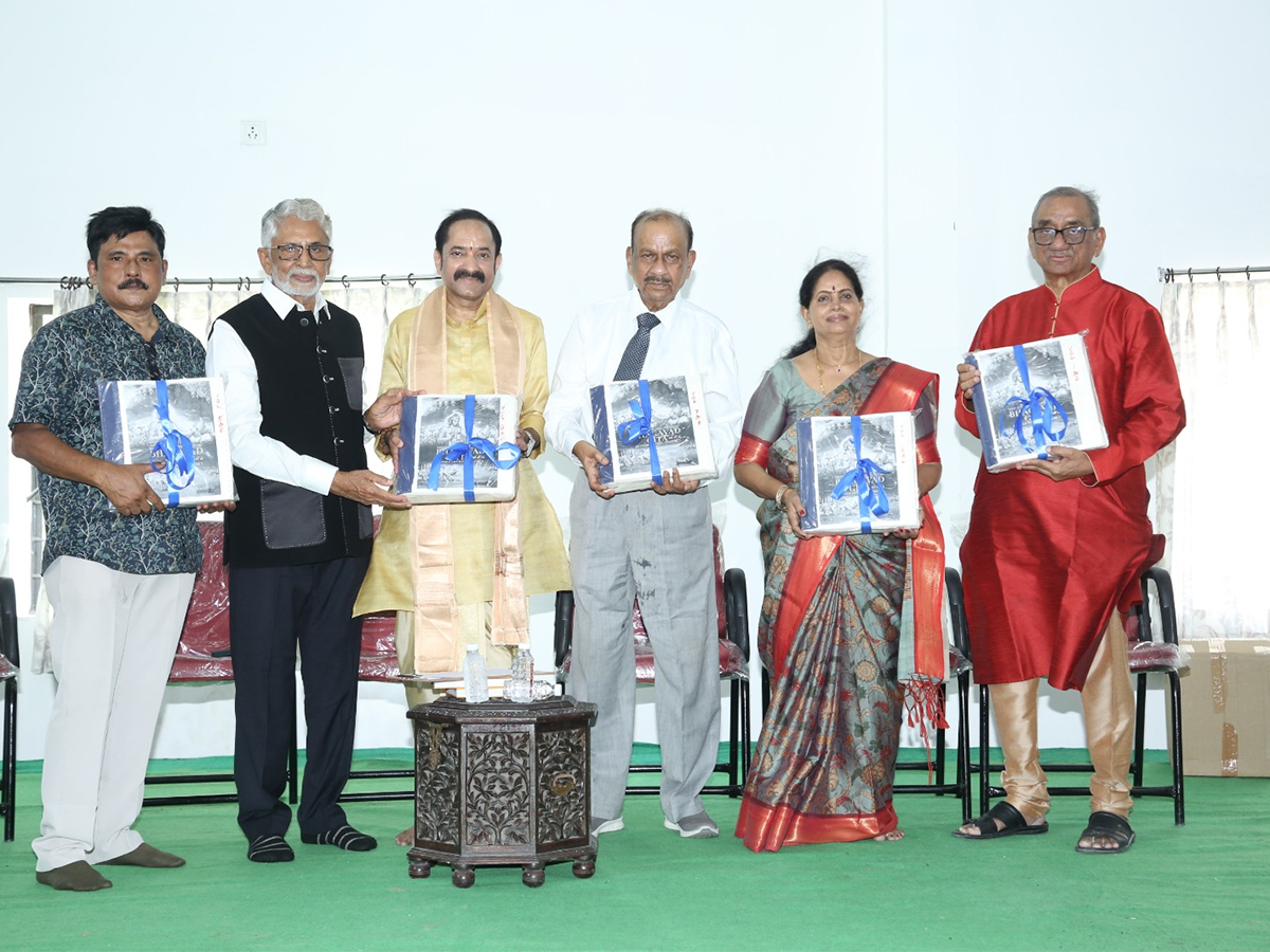 Murali_20Mohan_20Celebrated_20his_2061st_20Wedding_20Anniversary__20_284_29.jpg 4