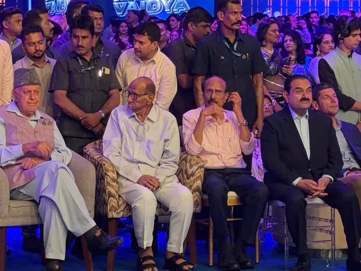 Political_20Leaders_20And_20officials_20Attend_20Supriya_20Sule_20Daughter_20Wedding_20in_20Mumbai_20Photos_20_2815_29_0.jpg 15