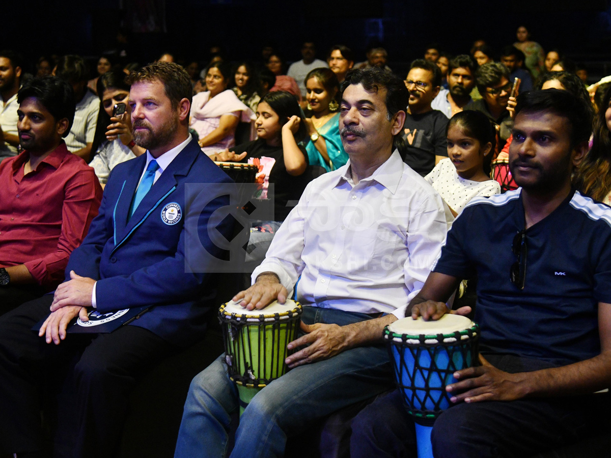 Worlds_20largest_20djembe_20drum_20circle_20event_20In_20Gachibowli_20Photos_20_2810_29.jpg 11