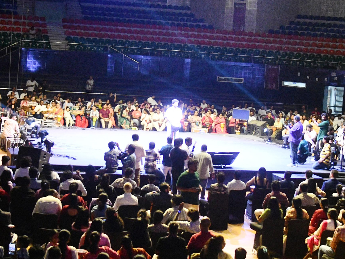 Worlds_20largest_20djembe_20drum_20circle_20event_20In_20Gachibowli_20Photos_20_2812_29.jpg 12