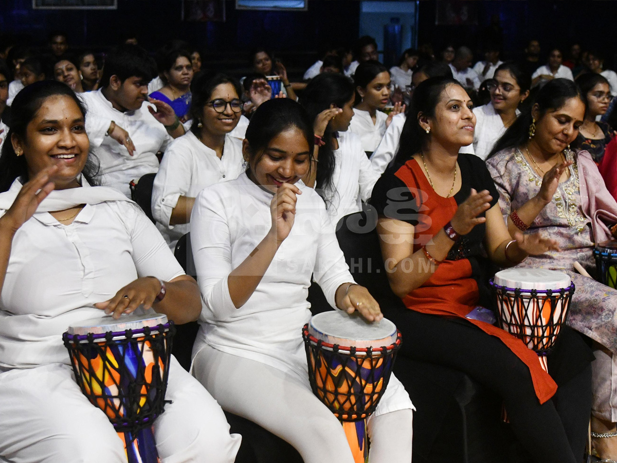 Worlds_20largest_20djembe_20drum_20circle_20event_20In_20Gachibowli_20Photos_20_2815_29.jpg 15