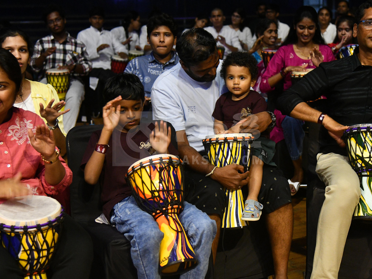 Worlds_20largest_20djembe_20drum_20circle_20event_20In_20Gachibowli_20Photos_20_2816_29.jpg 16