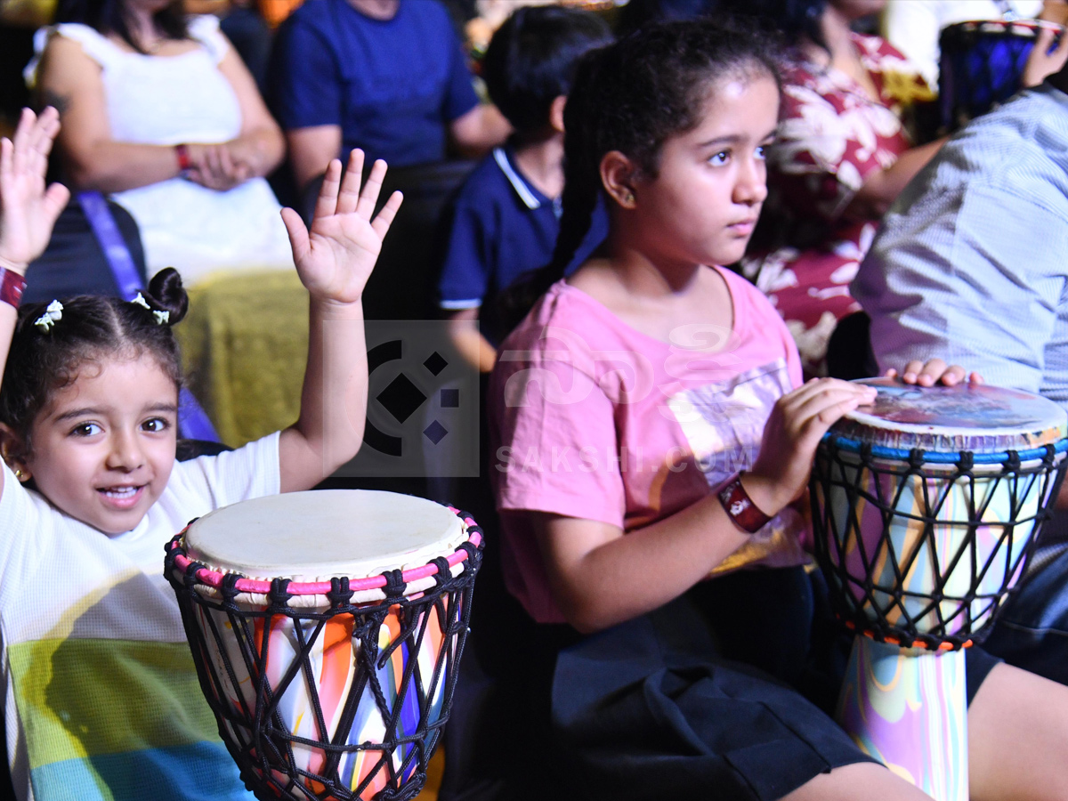Worlds_20largest_20djembe_20drum_20circle_20event_20In_20Gachibowli_20Photos_20_286_29.jpg 7
