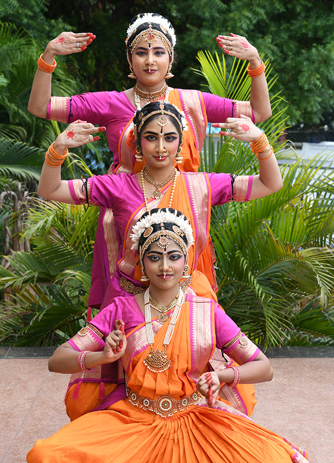 Kuchipudi_20Dance_20Performance_20Ravindra_20Bharathi__20_2810_29.jpg 10