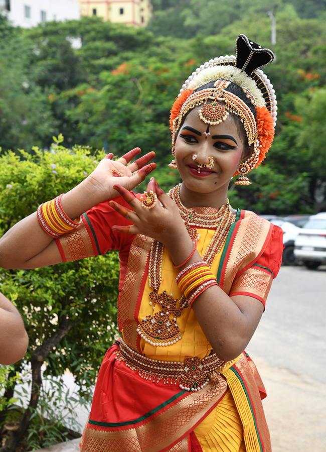 Kuchipudi_20Dance_20Performance_20Ravindra_20Bharathi__20_2813_29.jpg 13