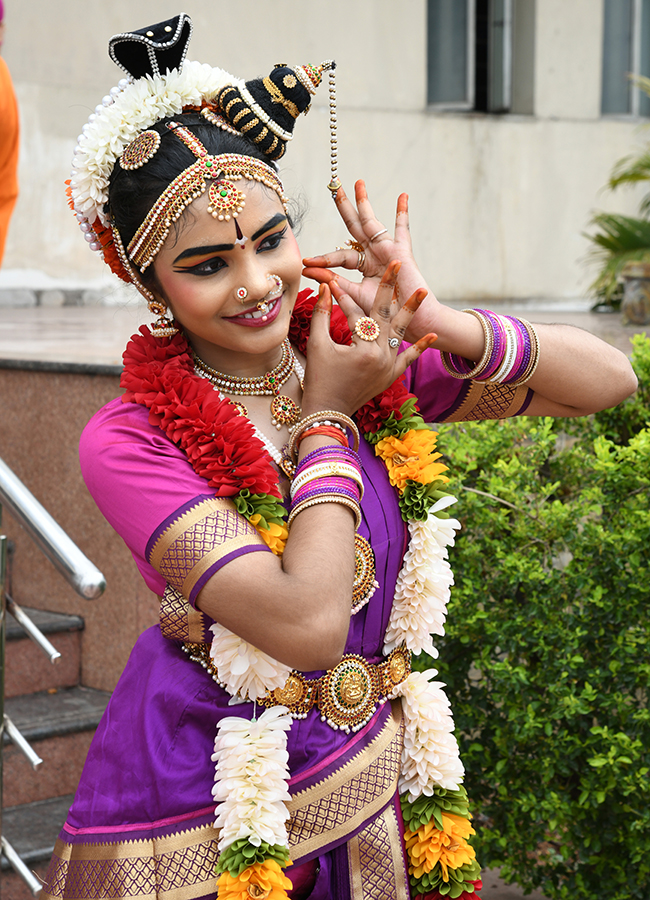 Kuchipudi_20Dance_20Performance_20Ravindra_20Bharathi__20_2814_29.jpg 14