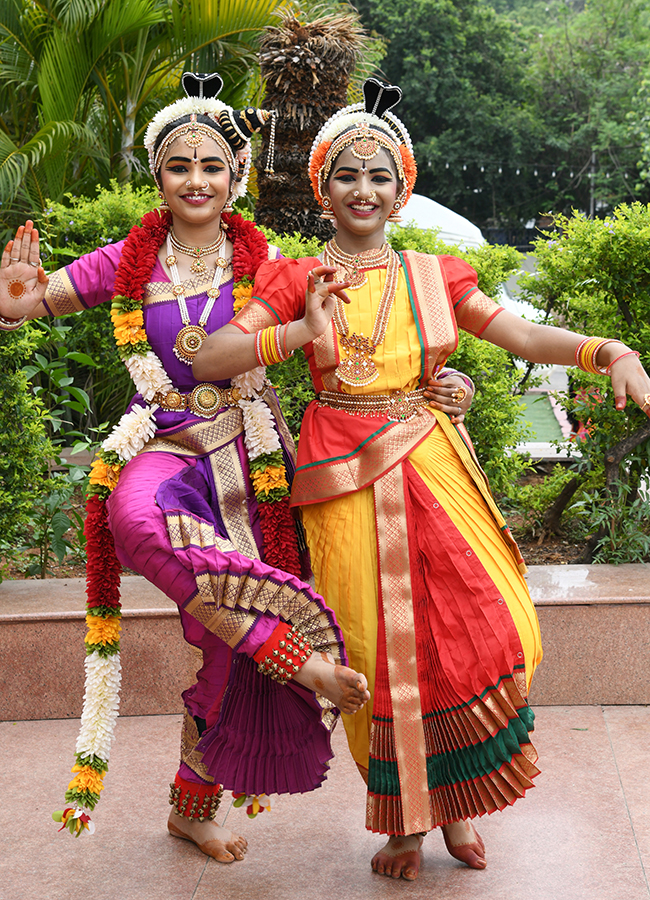 Kuchipudi_20Dance_20Performance_20Ravindra_20Bharathi__20_2815_29.jpg 15
