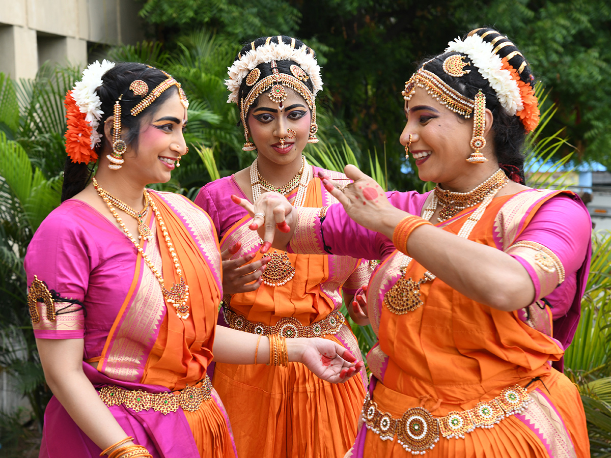 Kuchipudi_20Dance_20Performance_20Ravindra_20Bharathi__20_284_29.jpg 4