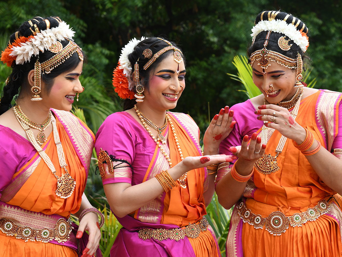 Kuchipudi_20Dance_20Performance_20Ravindra_20Bharathi__20_288_29.jpg 8