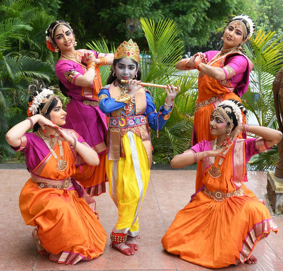 Kuchipudi_20Dance_20Performance_20Ravindra_20Bharathi__20_289_29.jpg 9
