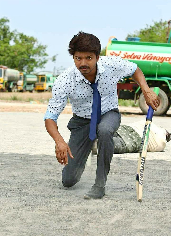 Photos_20Gallery_20Full_20Of_20Mass_2C_20Style_20And_20Emotion_2C_20TN_20CM_20Vijay_20Birthday_20Special_20Images_20You_20Cant_20Miss__20_2810_29.jpg 10