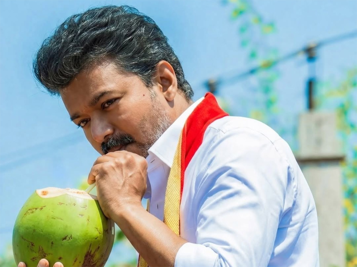Photos_20Gallery_20Full_20Of_20Mass_2C_20Style_20And_20Emotion_2C_20TN_20CM_20Vijay_20Birthday_20Special_20Images_20You_20Cant_20Miss__20_2822_29.jpg 22