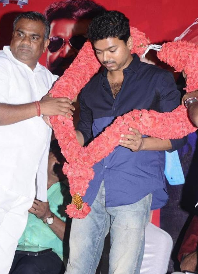 Photos_20Gallery_20Full_20Of_20Mass_2C_20Style_20And_20Emotion_2C_20TN_20CM_20Vijay_20Birthday_20Special_20Images_20You_20Cant_20Miss__20_282_29.jpg 2