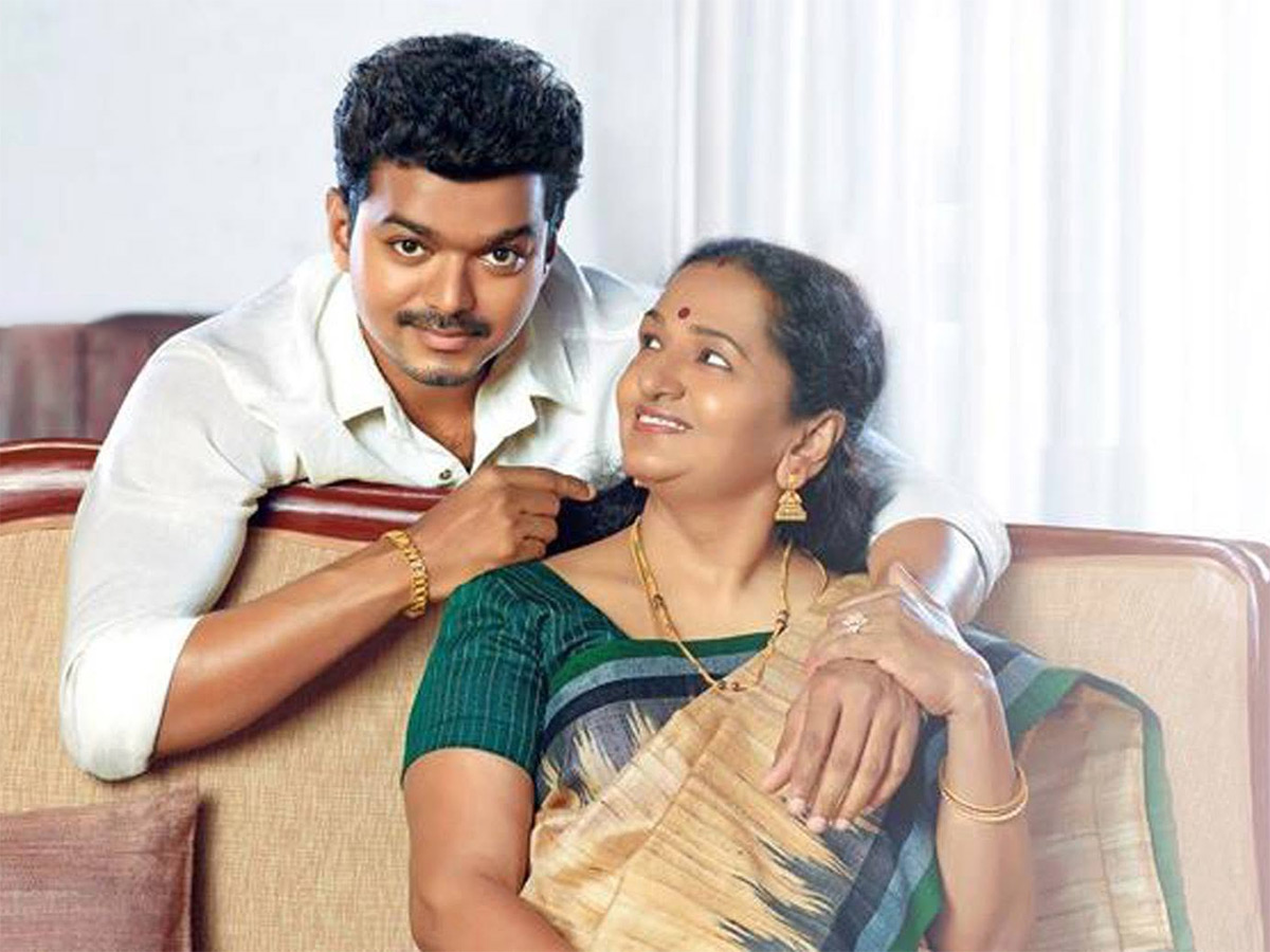 Photos_20Gallery_20Full_20Of_20Mass_2C_20Style_20And_20Emotion_2C_20TN_20CM_20Vijay_20Birthday_20Special_20Images_20You_20Cant_20Miss__20_284_29.jpg 3