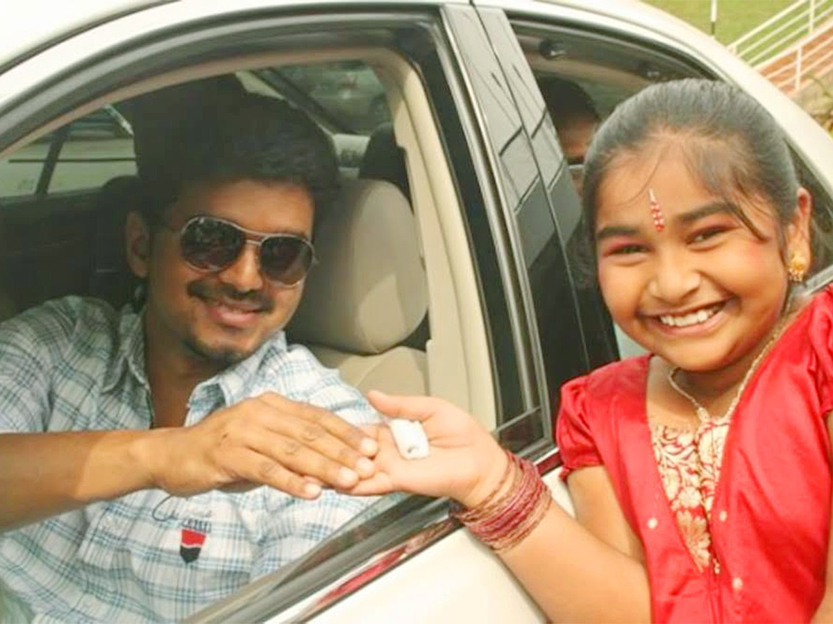 Photos_20Gallery_20Full_20Of_20Mass_2C_20Style_20And_20Emotion_2C_20TN_20CM_20Vijay_20Birthday_20Special_20Images_20You_20Cant_20Miss__20_286_29.jpg 6