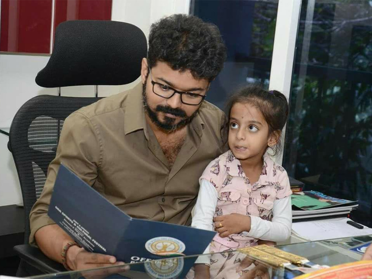 Photos_20Gallery_20Full_20Of_20Mass_2C_20Style_20And_20Emotion_2C_20TN_20CM_20Vijay_20Birthday_20Special_20Images_20You_20Cant_20Miss__20_289_29.jpg 9