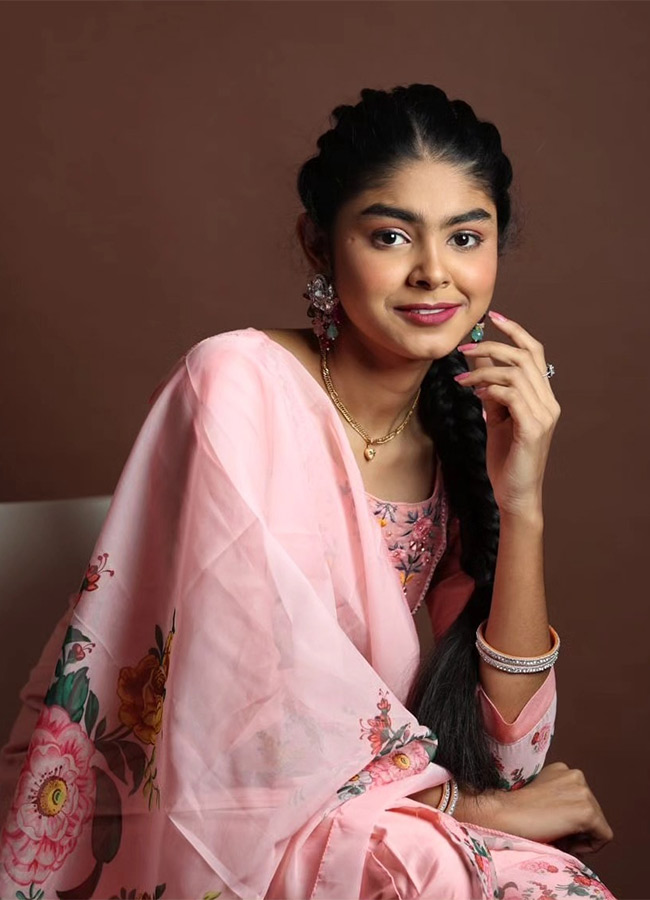 Prabhas_20Salaar_20Movie_20Kateramma_20Child_20Artist_20Farzana_20Sayyed_20New_20Look_20Photos_20Goes_20Viral__20_2812_29.jpg 12