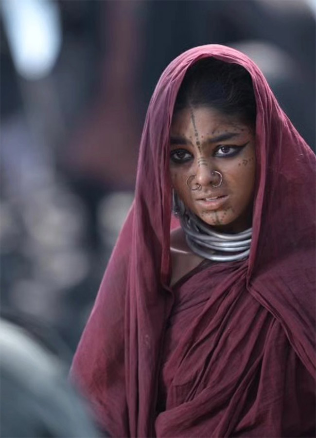Prabhas_20Salaar_20Movie_20Kateramma_20Child_20Artist_20Farzana_20Sayyed_20New_20Look_20Photos_20Goes_20Viral__20_2814_29.jpg 14