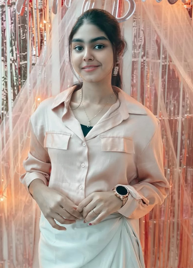 Prabhas_20Salaar_20Movie_20Kateramma_20Child_20Artist_20Farzana_20Sayyed_20New_20Look_20Photos_20Goes_20Viral__20_283_29.jpg 3