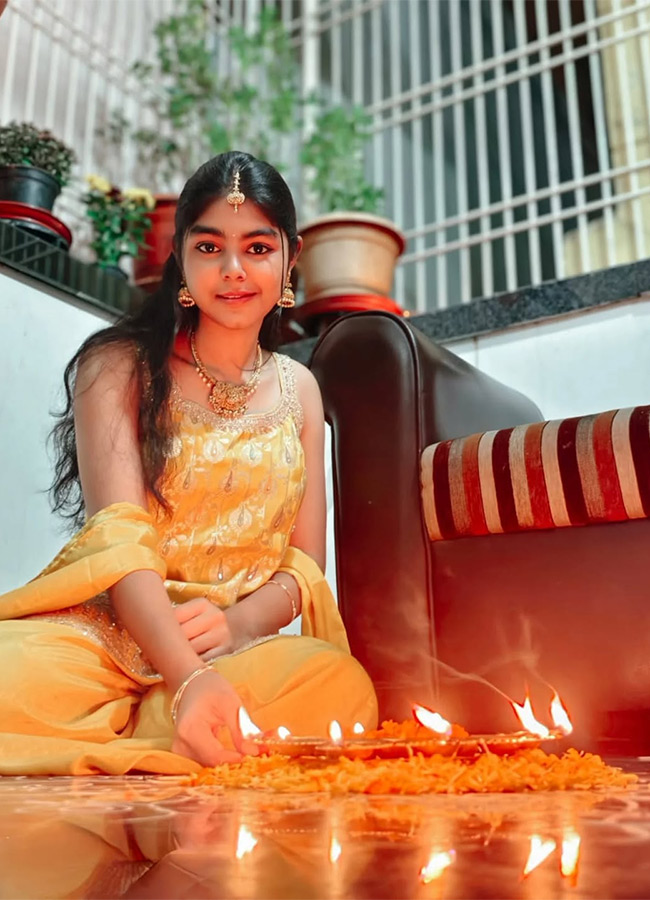 Prabhas_20Salaar_20Movie_20Kateramma_20Child_20Artist_20Farzana_20Sayyed_20New_20Look_20Photos_20Goes_20Viral__20_287_29.jpg 7