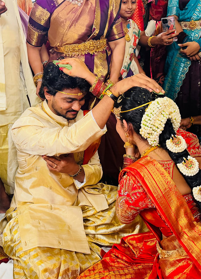 Shanmukh_20Jaswanth_20Wife_20Vaishnavi_20Chodisetti_20After_20Marriage__20_2813_29.jpg 13