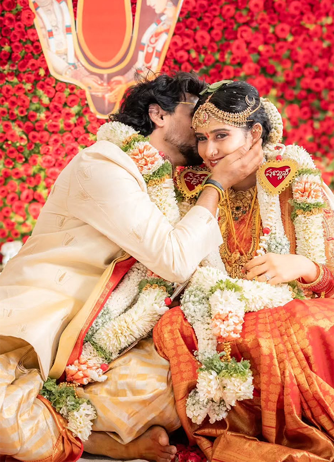 Shanmukh_20Jaswanth_20Wife_20Vaishnavi_20Chodisetti_20After_20Marriage__20_2815_29.jpg 15