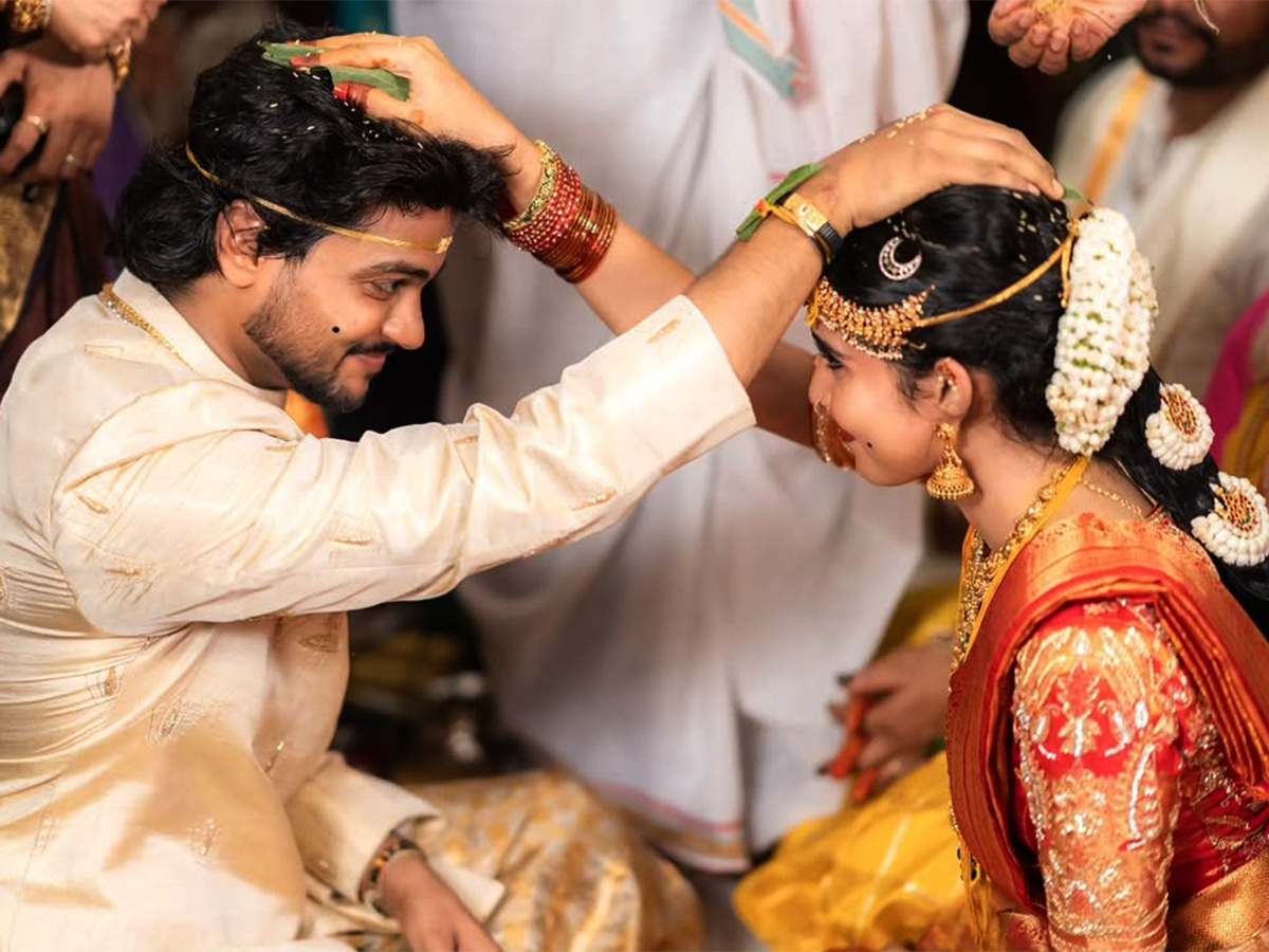 Shanmukh_20Jaswanth_20Wife_20Vaishnavi_20Chodisetti_20After_20Marriage__20_287_29.jpg 7
