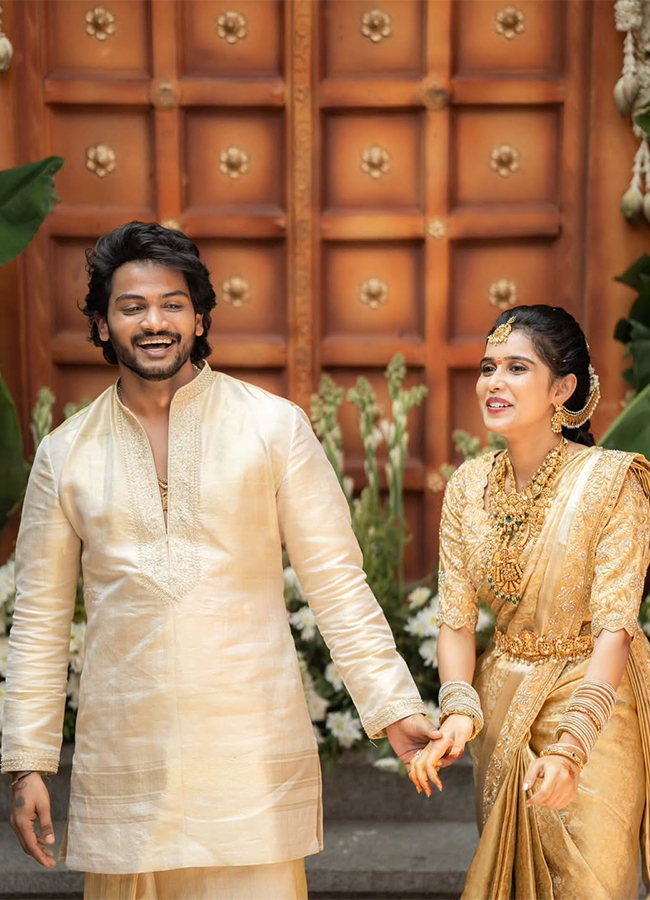 Shanmukh_20Jaswanth_20Wife_20Vaishnavi_20Chodisetti_20After_20Marriage__20_288_29.jpg 8