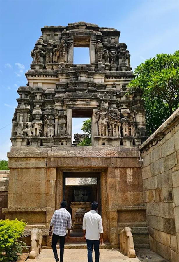 Sri_20Chennakesava_20Swamy_20Temple_20Somapalem_20Chittoor_20HD_20Photos__20_2816_29.jpg 16
