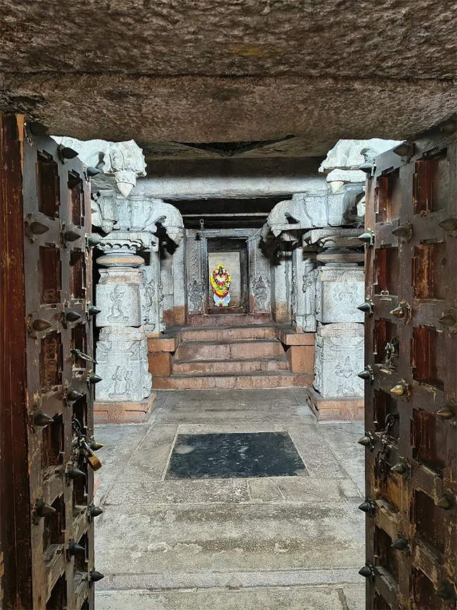 Sri_20Chennakesava_20Swamy_20Temple_20Somapalem_20Chittoor_20HD_20Photos__20_2817_29.jpg 17