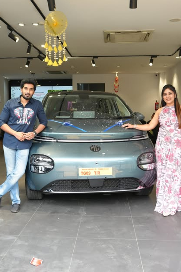 Actor_20Nirupam_20Paritala_20Buys_20Costly_20Car_20Photos_20_281_29.jpg 2