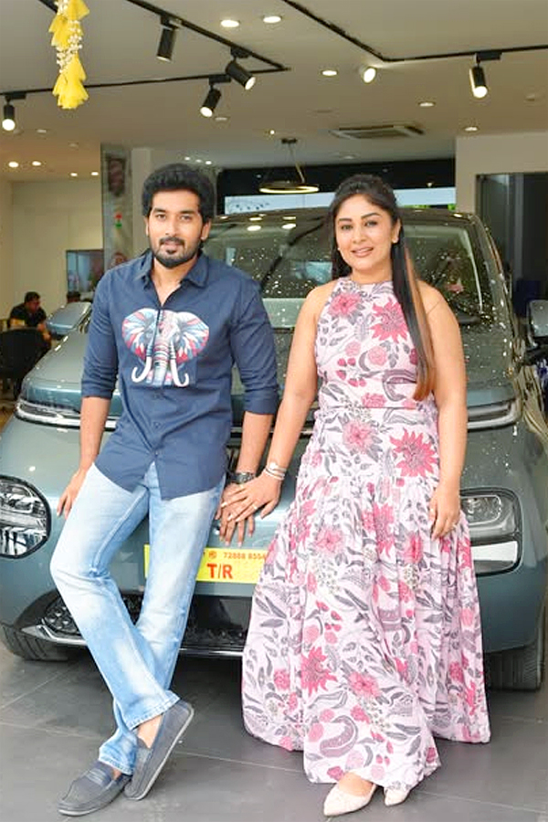Actor_20Nirupam_20Paritala_20Buys_20Costly_20Car_20Photos_20_282_29.jpg 3