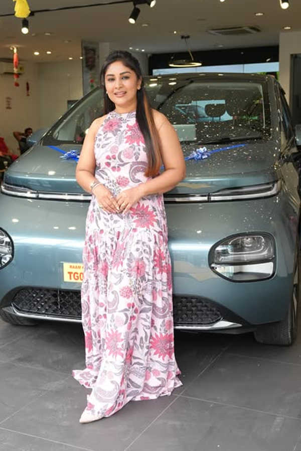 Actor_20Nirupam_20Paritala_20Buys_20Costly_20Car_20Photos_20_285_29.jpg 6