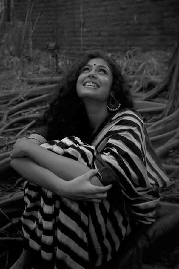Actress_20Faria_20Abdullah_20Remembers_20Monsoon_20Season_20Photos_20_281_29.jpg 2