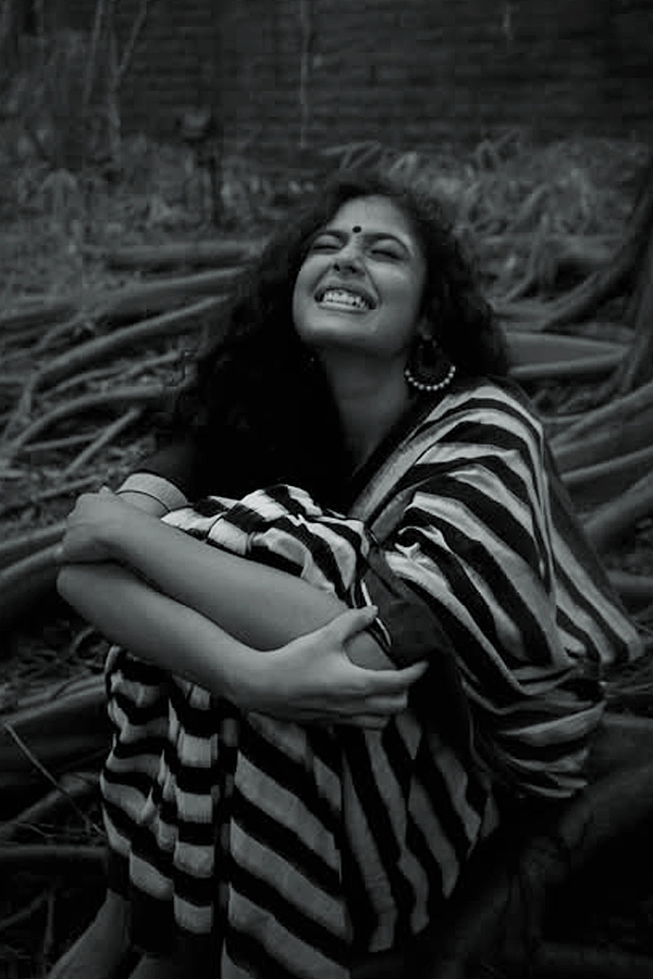 Actress_20Faria_20Abdullah_20Remembers_20Monsoon_20Season_20Photos_20_282_29.jpg 3