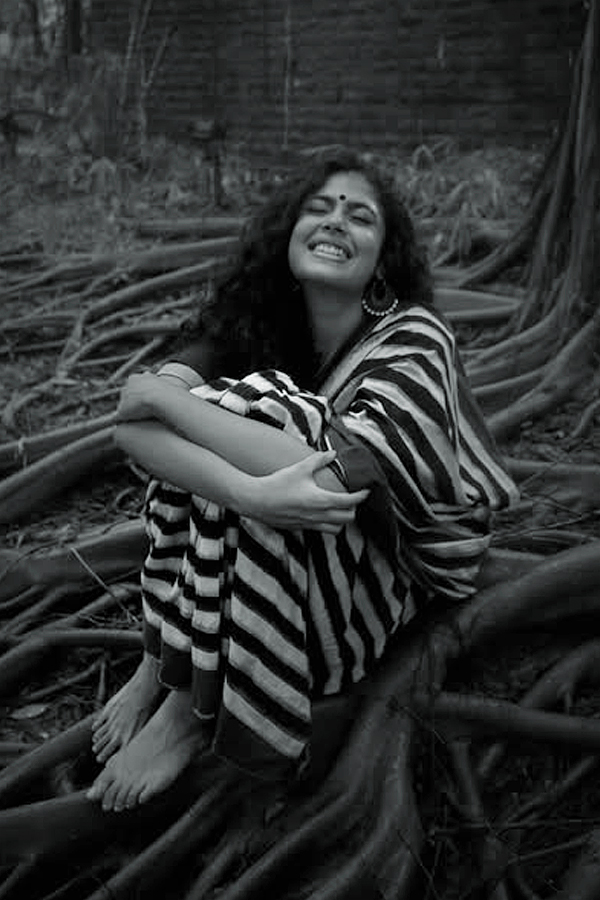 Actress_20Faria_20Abdullah_20Remembers_20Monsoon_20Season_20Photos_20_283_29.jpg 4