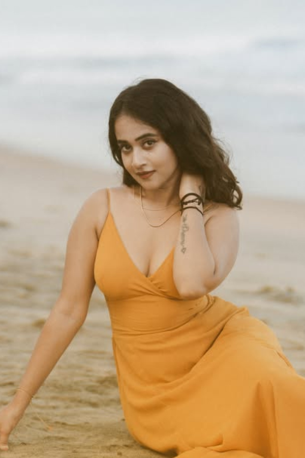Bigg_20Boss_20season_202_20fame_20Deepthi_20Sunaina_20Graceful_20Beachside_20Moments_20Photos_20_283_29.jpg 4