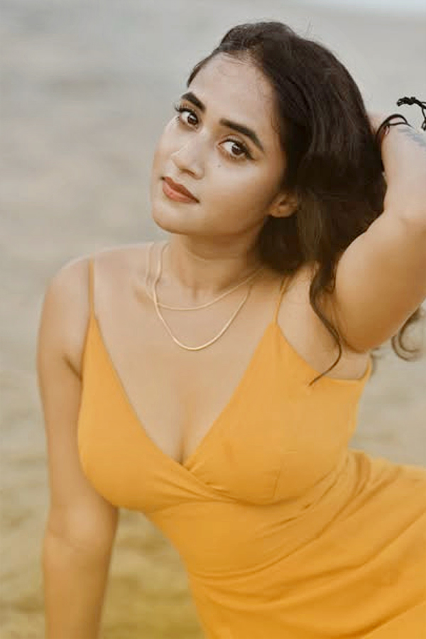 Bigg_20Boss_20season_202_20fame_20Deepthi_20Sunaina_20Graceful_20Beachside_20Moments_20Photos_20_285_29.jpg 6