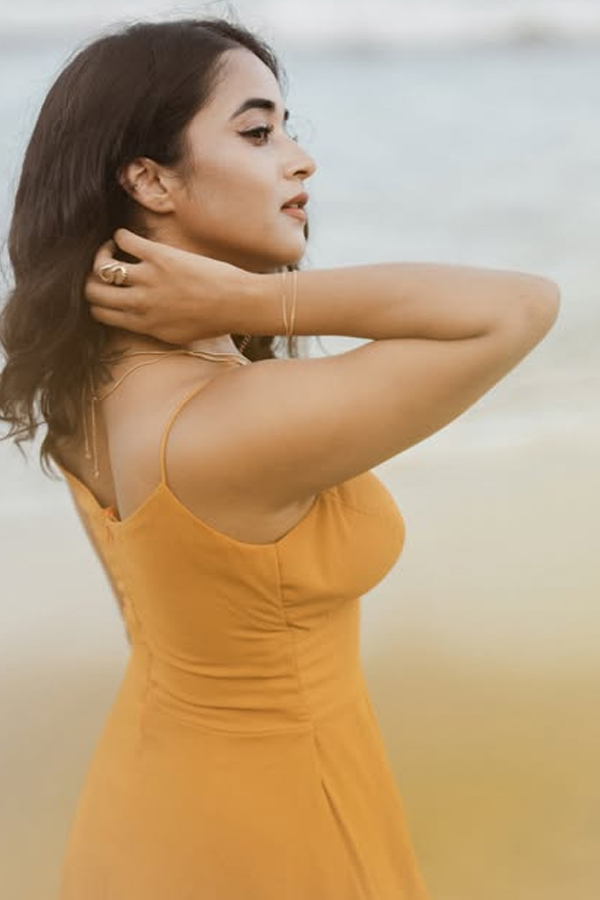 Bigg_20Boss_20season_202_20fame_20Deepthi_20Sunaina_20Graceful_20Beachside_20Moments_20Photos_20_287_29.jpg 8