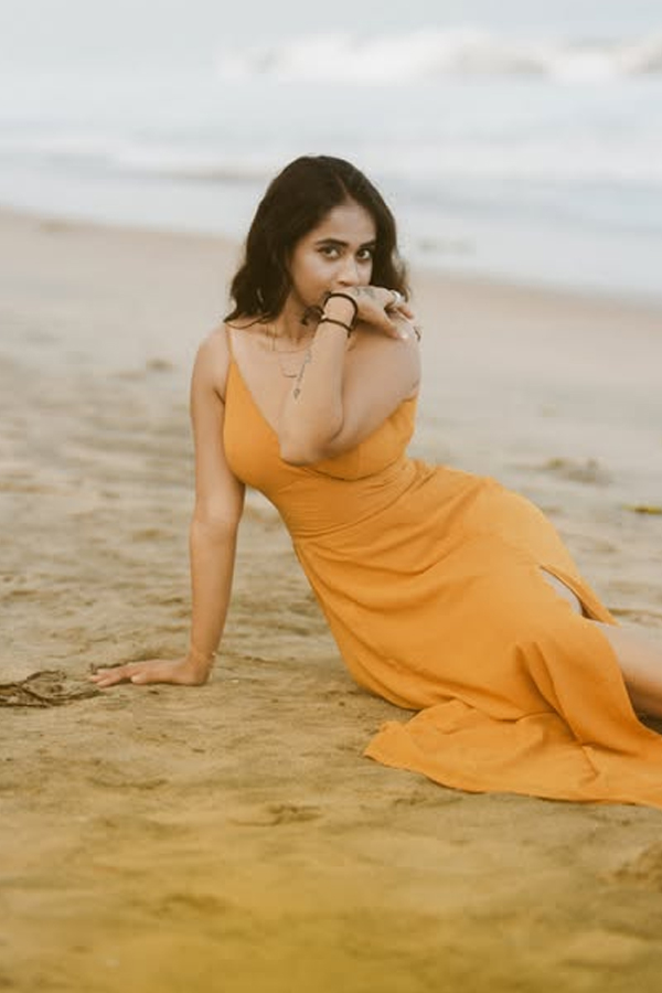 Bigg_20Boss_20season_202_20fame_20Deepthi_20Sunaina_20Graceful_20Beachside_20Moments_20Photos_20_289_29.jpg 10