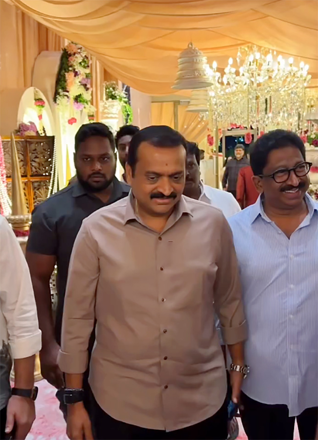 Director-Meher-Ramesh-Daughter-Wedding-Reception_15.jpg 15