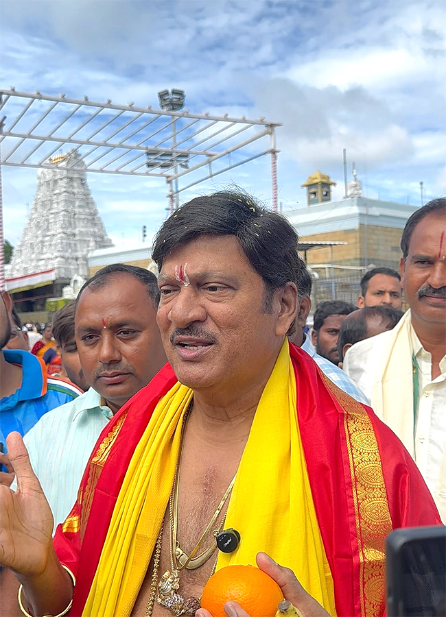 Rajendra_20Prasad_20And_20Sai_20Kumar_20in_20Tirumala_20Today_10.jpg 10